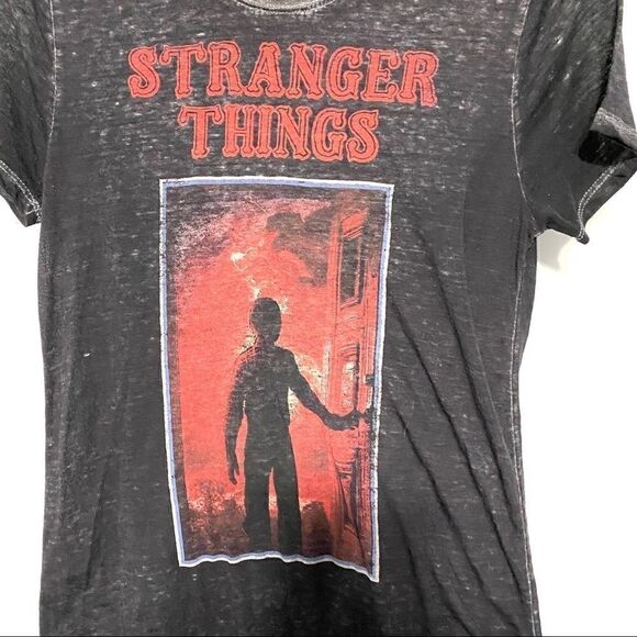 Stranger Things burn out Tee sz small black red - Picture 2 of 3